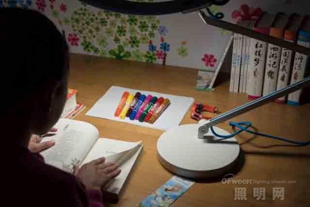 明基护眼灯评测：无蓝光的学生用灯