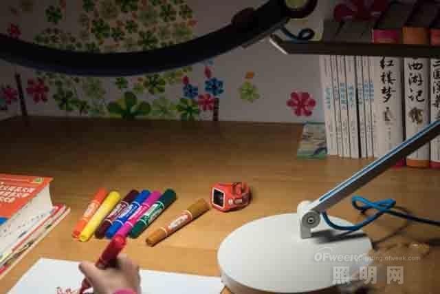 明基护眼灯评测：无蓝光的学生用灯
